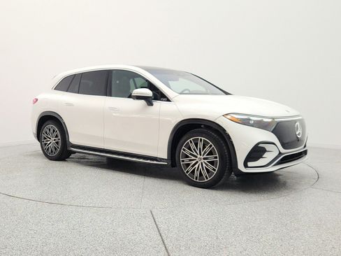 Used 2023 Mercedes-Benz EQS 580 4MATIC SUV image 3