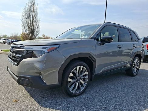 Certified 2025 Subaru Forester Touring AWD/4WD image 4