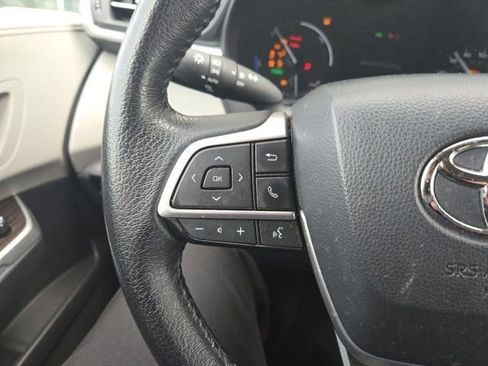 Used 2022 Toyota Sienna XLE AWD/4WD image 5