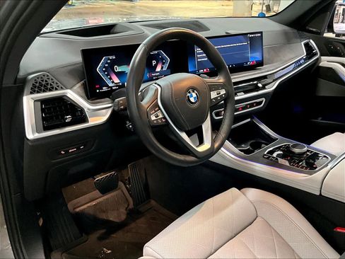 Used 2024 BMW X5 xDrive40i w/ Premium Package image 16