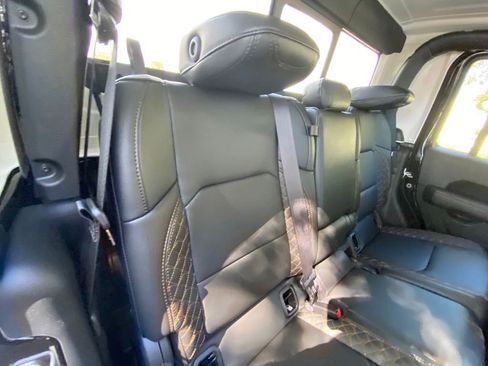 Used 2022 Jeep Gladiator Overland image 24