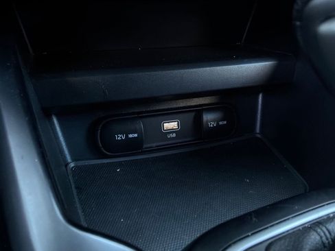 Used 2025 Kia Soul LX w/ LX Technology Package FWD image 23