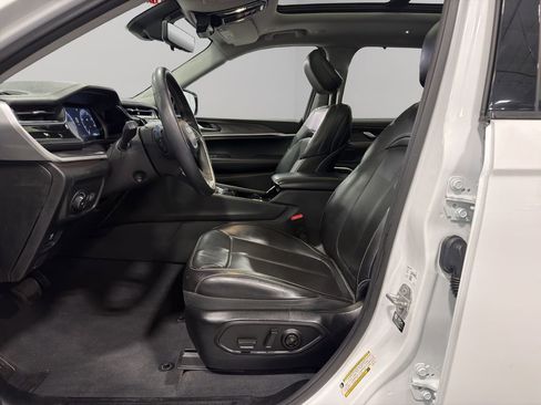 Used 2023 Jeep Grand Cherokee L Limited w/ Luxury Tech Group II AWD/4WD image 4