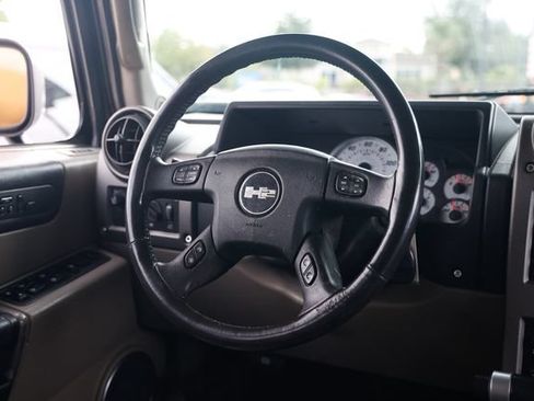 Used 2004 HUMMER H2 w/ Preferred Equipment Group AWD/4WD image 30