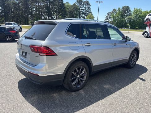 Used 2023 Volkswagen Tiguan SE w/ Panoramic Sunroof Package AWD/4WD image 8