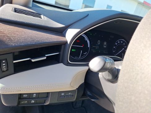 Used 2022 Toyota Avalon XLE image 17