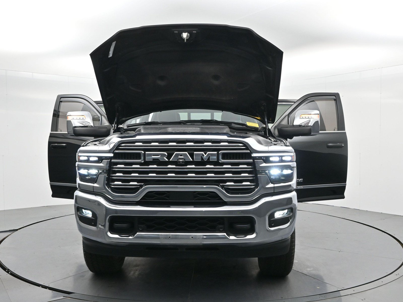 Used 2025 RAM 2500 Limited AWD/4WD image 34