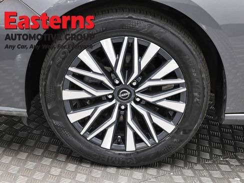 Used 2025 Nissan Altima 2.5 SV FWD image 32