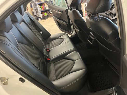 Used 2020 Toyota Camry SE image 6