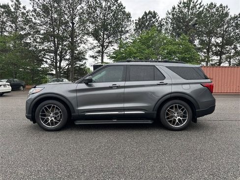 New 2025 Ford Explorer Active image 4