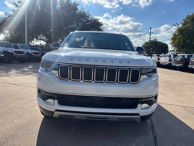 Used 2024 Jeep Wagoneer L Series II w/ Flexible Seating Group RWD image 2