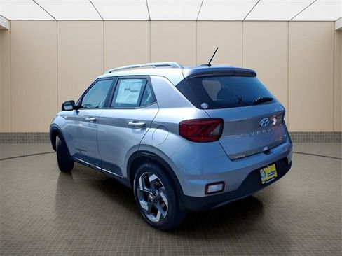 New 2025 Hyundai Venue SEL image 5