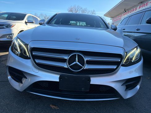 Used 2017 Mercedes-Benz E 300 4MATIC image 2