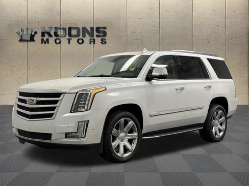 Used 2018 Cadillac Escalade Luxury RWD image 1