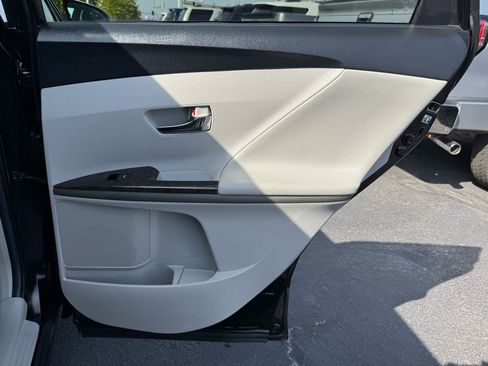Used 2013 Toyota Venza LE image 21