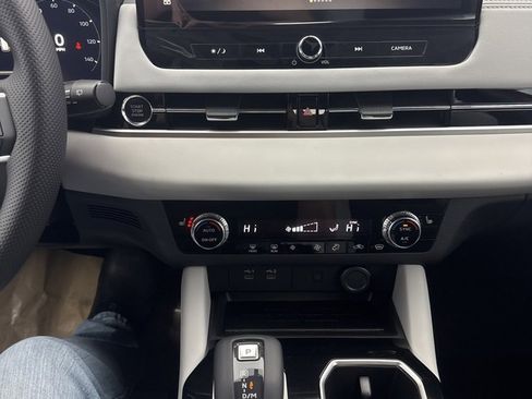 New 2025 Mitsubishi Outlander SE image 21