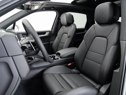 New 2025 Porsche Cayenne image 5