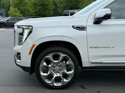 Used 2025 GMC Yukon Denali w/ Denali Reserve Package AWD/4WD image 11