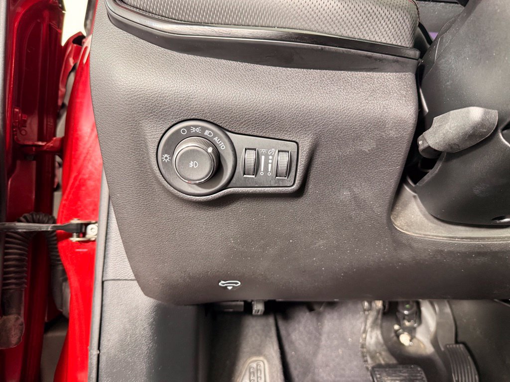 Used 2025 Jeep Compass Trailhawk AWD/4WD image 23