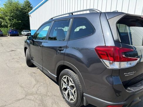 Used 2019 Subaru Forester Premium w/ All-Weather Package AWD/4WD image 5