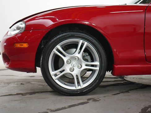 Used 2005 MAZDA MX-5 Miata LS w/ Sports Look Appearance Pkg RWD image 21