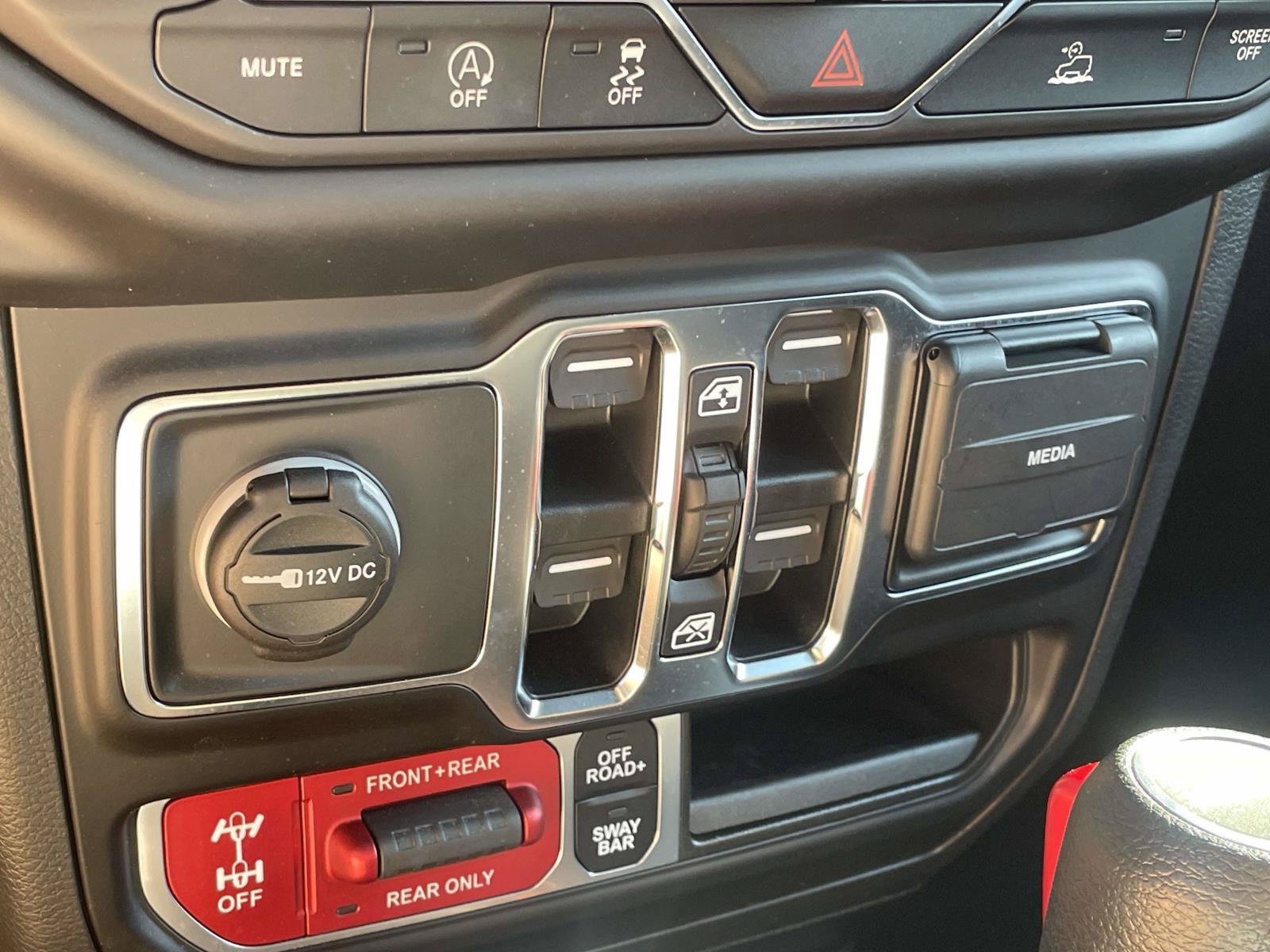 Used 2023 Jeep Gladiator Rubicon w/ Cold Weather Group AWD/4WD image 19