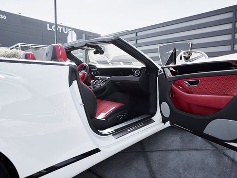 Used 2023 Bentley Continental GT Azure image 23