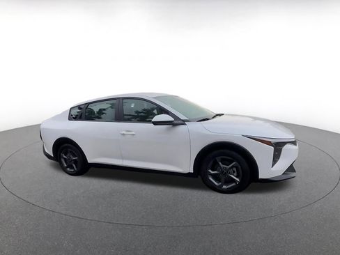 Used 2025 Kia K4 LXS image 2