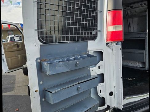 Used 2015 Chevrolet Express 2500 image 15