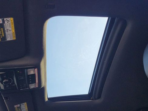 Used 2022 Toyota Tacoma TRD Off-Road w/ TRD Premium Off Road Package image 33