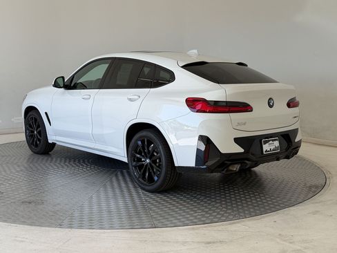 Used 2025 BMW X4 xDrive30i w/ Premium Package AWD/4WD image 3