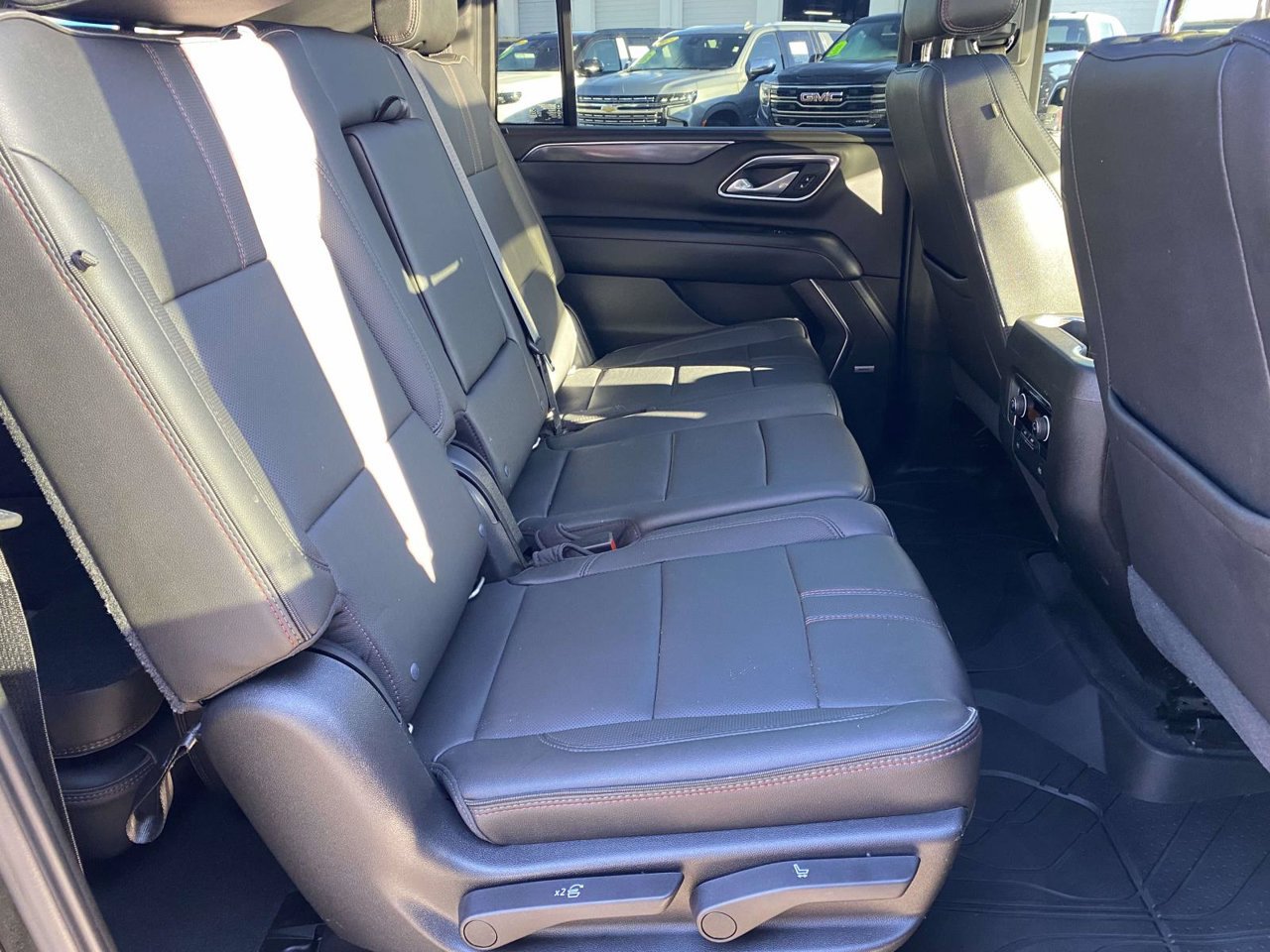 Used 2021 Chevrolet Suburban RST AWD/4WD image 15