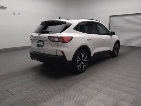 Used 2021 Ford Escape SE w/ SE Sport Appearance Package image 9