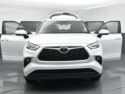 Used 2023 Toyota Highlander XLE FWD image 63