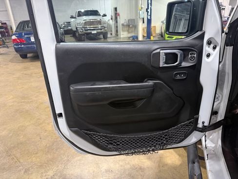 Used 2022 Jeep Gladiator Sport AWD/4WD image 30