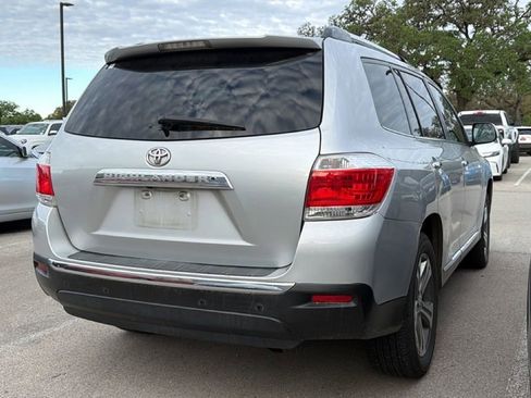 Used 2011 Toyota Highlander Limited w/ Tow Pkg image 2