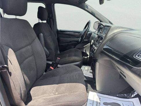 Used 2020 Dodge Grand Caravan SE FWD image 22