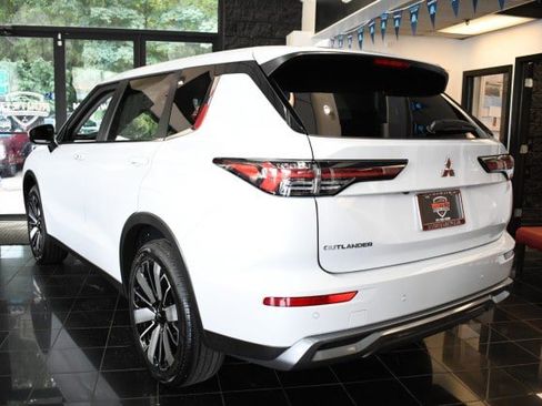 New 2026 Mitsubishi Outlander SE FWD image 12