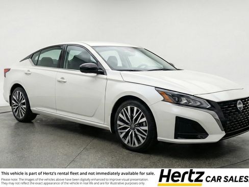 Used 2025 Nissan Altima 2.5 SV image 1