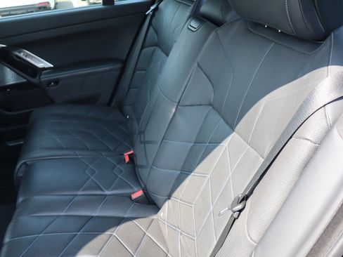 Used 2023 BMW i7 xDrive60 AWD/4WD image 29