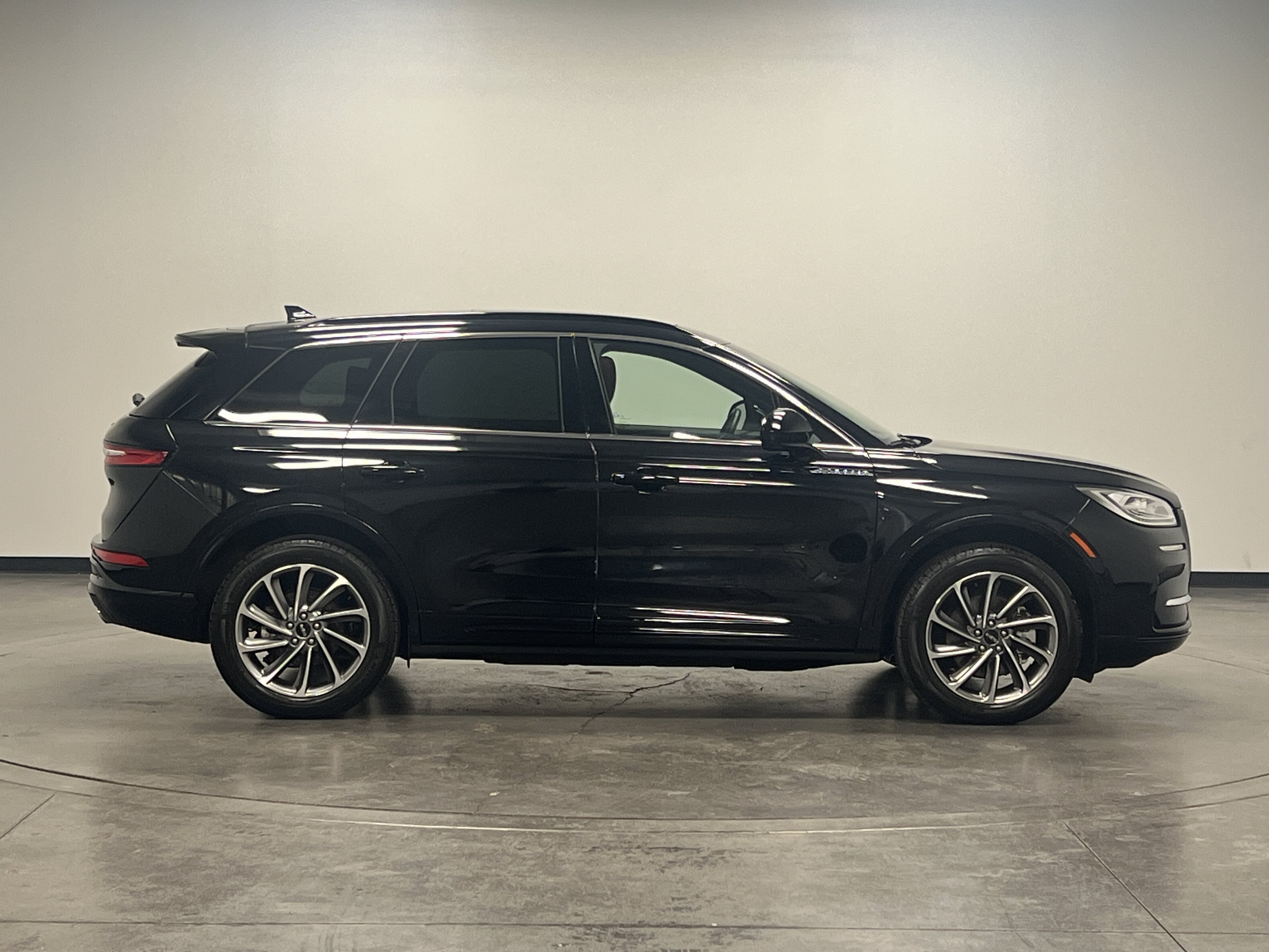 Used 2025 Lincoln Corsair Grand Touring AWD/4WD image 9