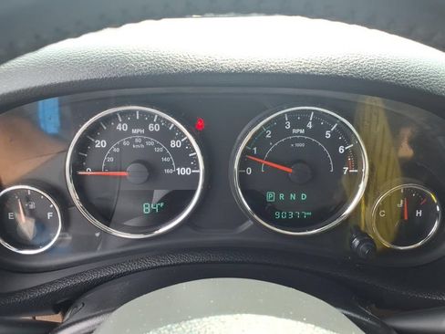 Used 2015 Jeep Wrangler Unlimited Sahara w/ Dual Top Group AWD/4WD image 5