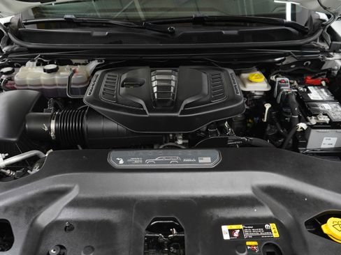 Used 2025 Jeep Wagoneer L Series II w/ 8-pass Seating Package AWD/4WD image 36