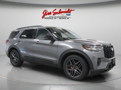 Used 2025 Ford Explorer ST AWD/4WD image 2