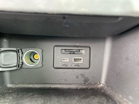 Used 2023 GMC Acadia SLT w/ Preferred Package image 13