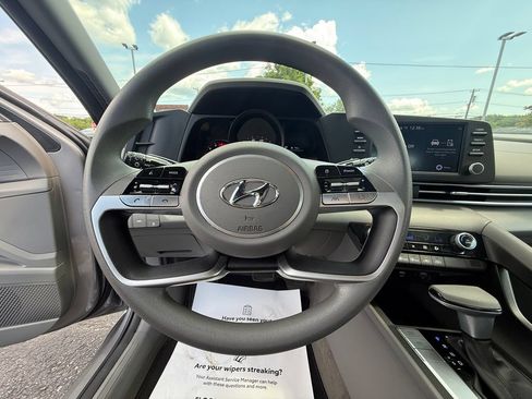 Used 2023 Hyundai Elantra SEL w/ Cargo Package FWD image 8