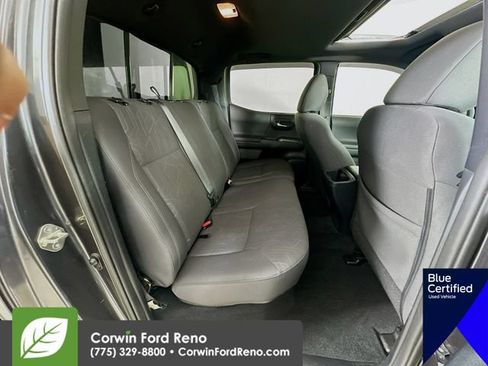 Used 2017 Toyota Tacoma TRD Sport AWD/4WD image 30