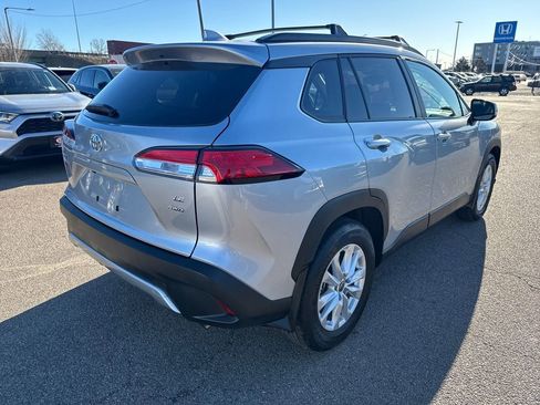 Used 2024 Toyota Corolla Cross LE image 8