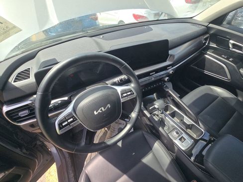 Used 2025 Kia Telluride S image 16