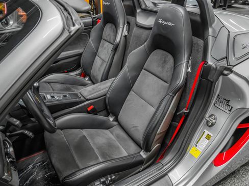 Used 2016 Porsche Boxster Spyder image 22